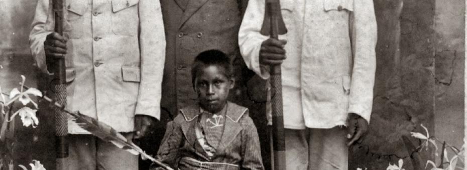 Indígenas do povo Xokleng com Eduardo de Lima e Silva Hoerhann (ao centro), responsável pelo posto do SPI